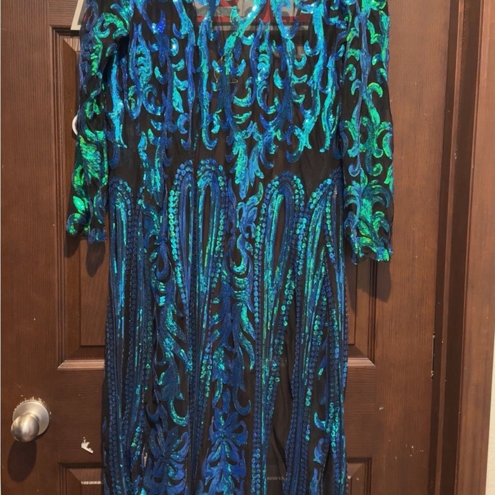 Elegant Blue and Green Patterned Dress